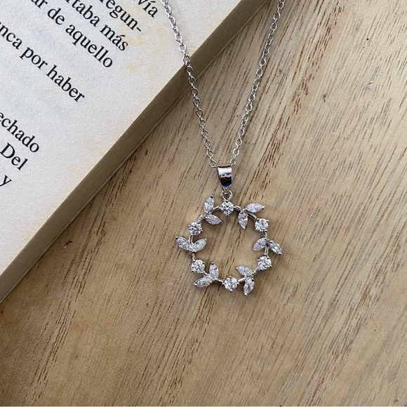 Mistletoe Necklace Sterling Silver 925 - Picture 1 of 3